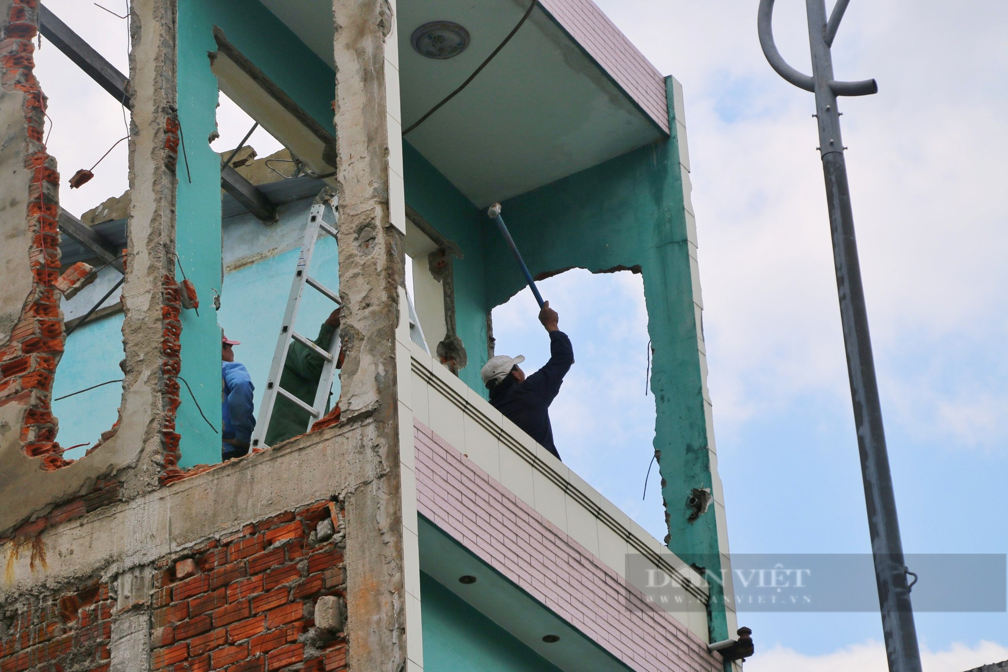 Khẩn trương hạ giải gần 100 ngôi nhà trên &quot;đất vàng&quot; liên quan đại án Phạm Công Danh - Ảnh 3.