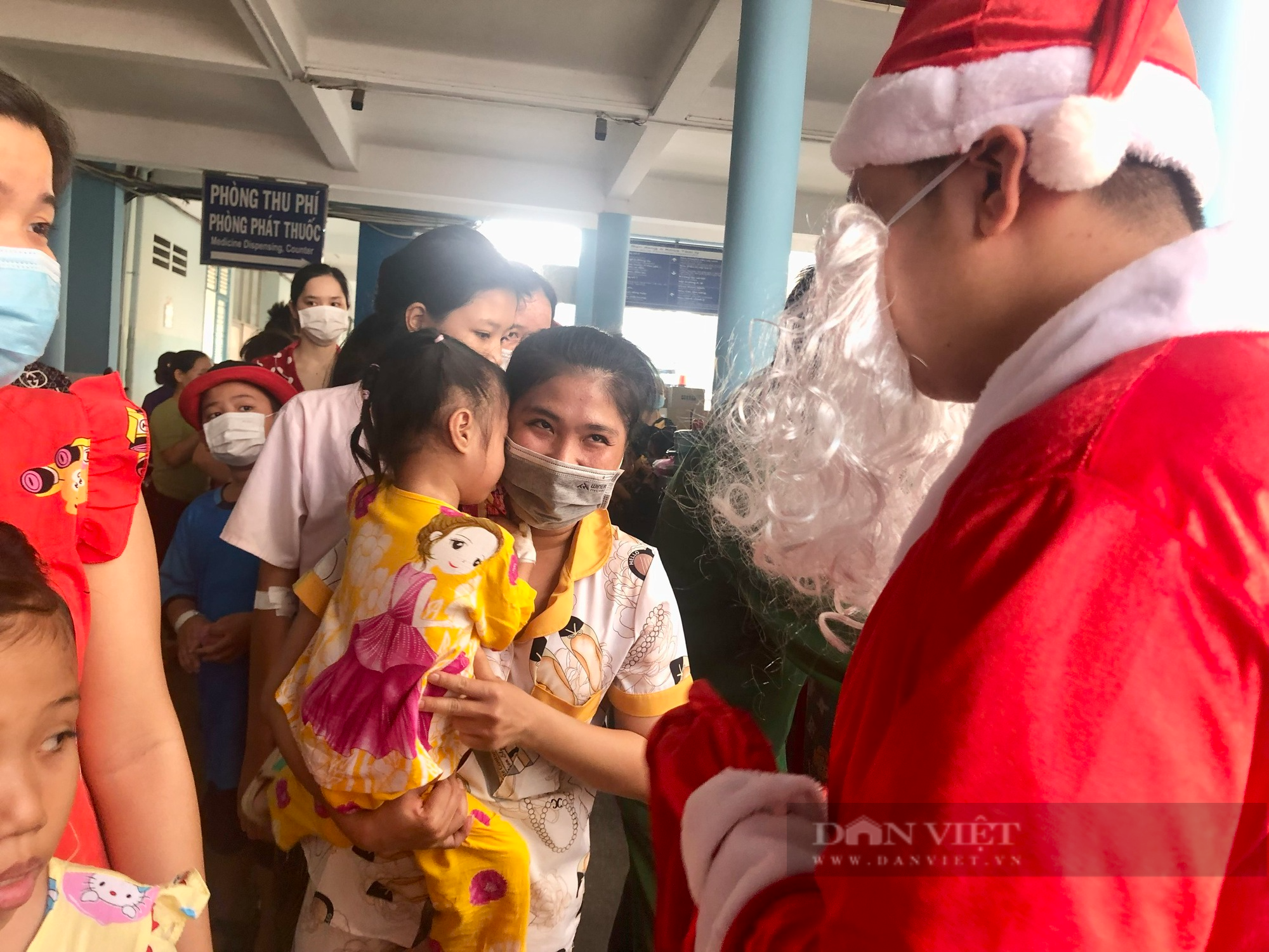 ẢNH: Ấm áp Giáng sinh sớm tại Bệnh viện Nhi đồng 1 - Ảnh 5.
