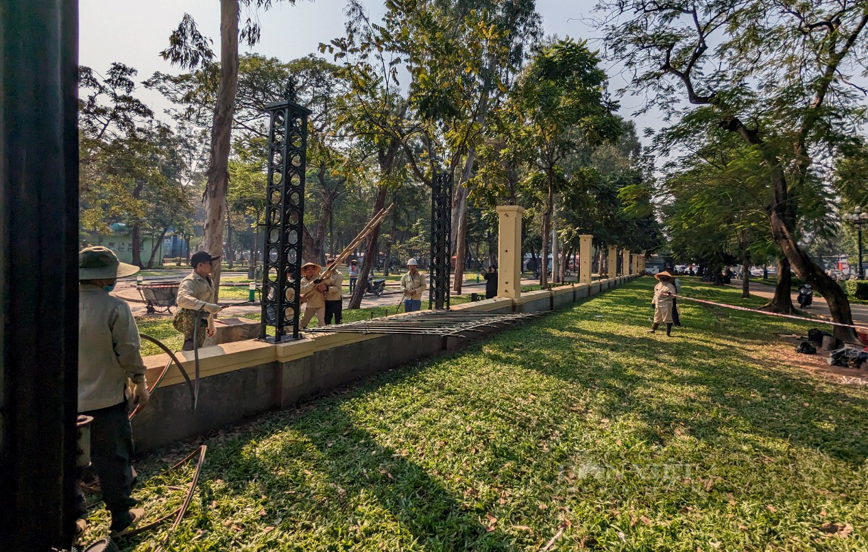 Bắt đầu tháo dỡ hàng rào công viên Thống Nhất, tạo không gian mở với phố đi bộ - Ảnh 8.