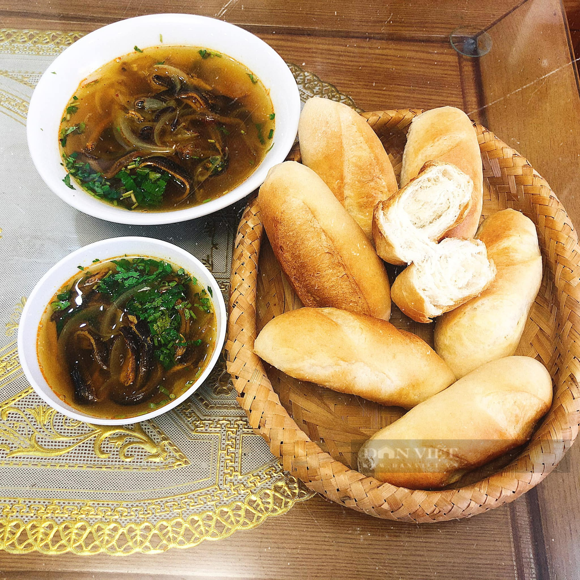 Bật mí cách làm bánh mì Việt Nam đơn giản, thành công ngay từ lần đầu tiên - Ảnh 4.