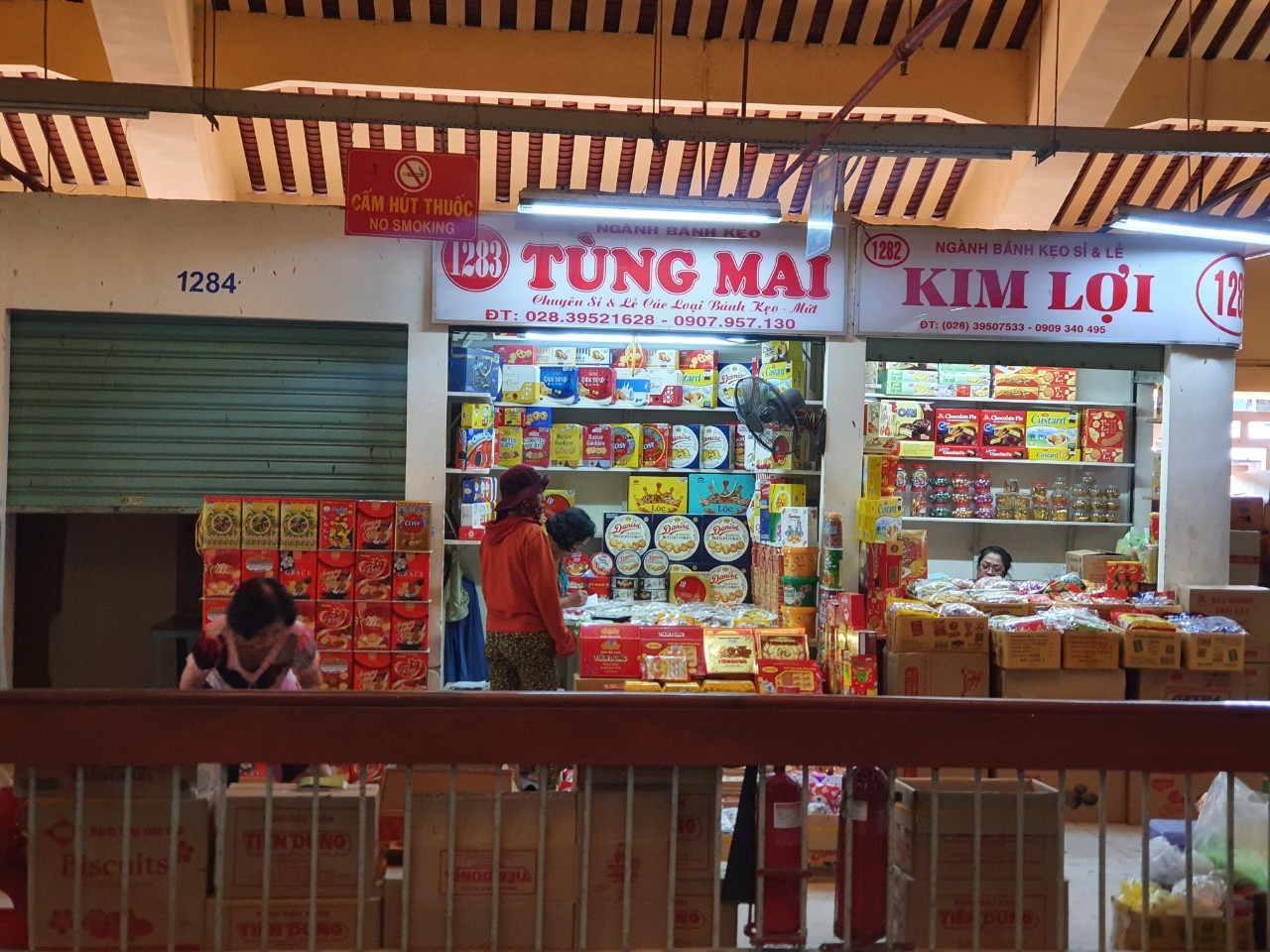 Chợ lớn nhất Sài Gòn hẩm hiu chờ khách sắm Tết - Ảnh 6.