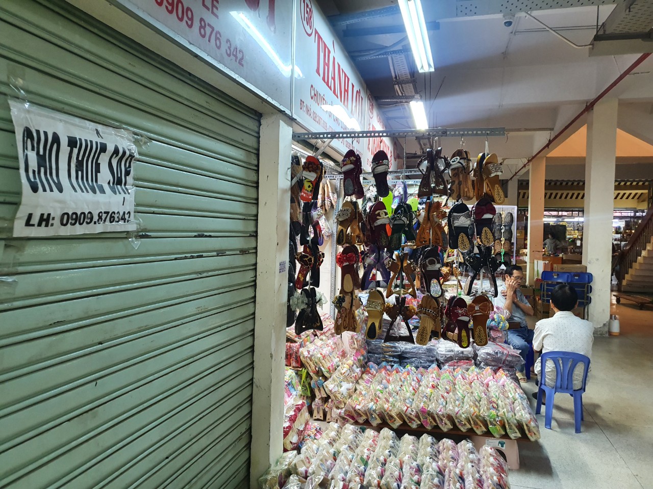 Chợ lớn nhất Sài Gòn hẩm hiu chờ khách sắm Tết - Ảnh 7.
