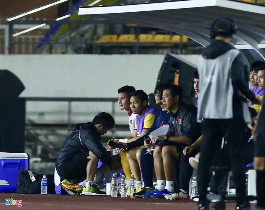 Báo châu Á gọi Quang Hải là &quot;Cậu bé vàng&quot;, tin ĐT Việt Nam vô địch AFF Cup 2022 - Ảnh 2.
