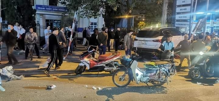 Quảng Ninh: Xe SantaFe ủn loạt xe máy, xe đạp, 1 người tử vong tại chỗ - Ảnh 1.