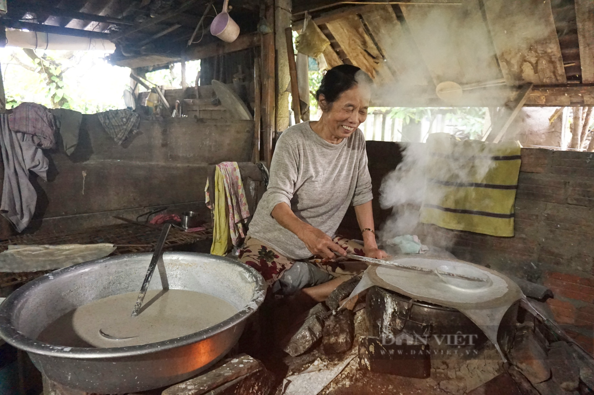 Đà Nẵng: Từ hạt ngọc của trời, dân làng cổ Túy Loan làm ra đặc sản bán cháy hàng dịp Tết  - Ảnh 1.