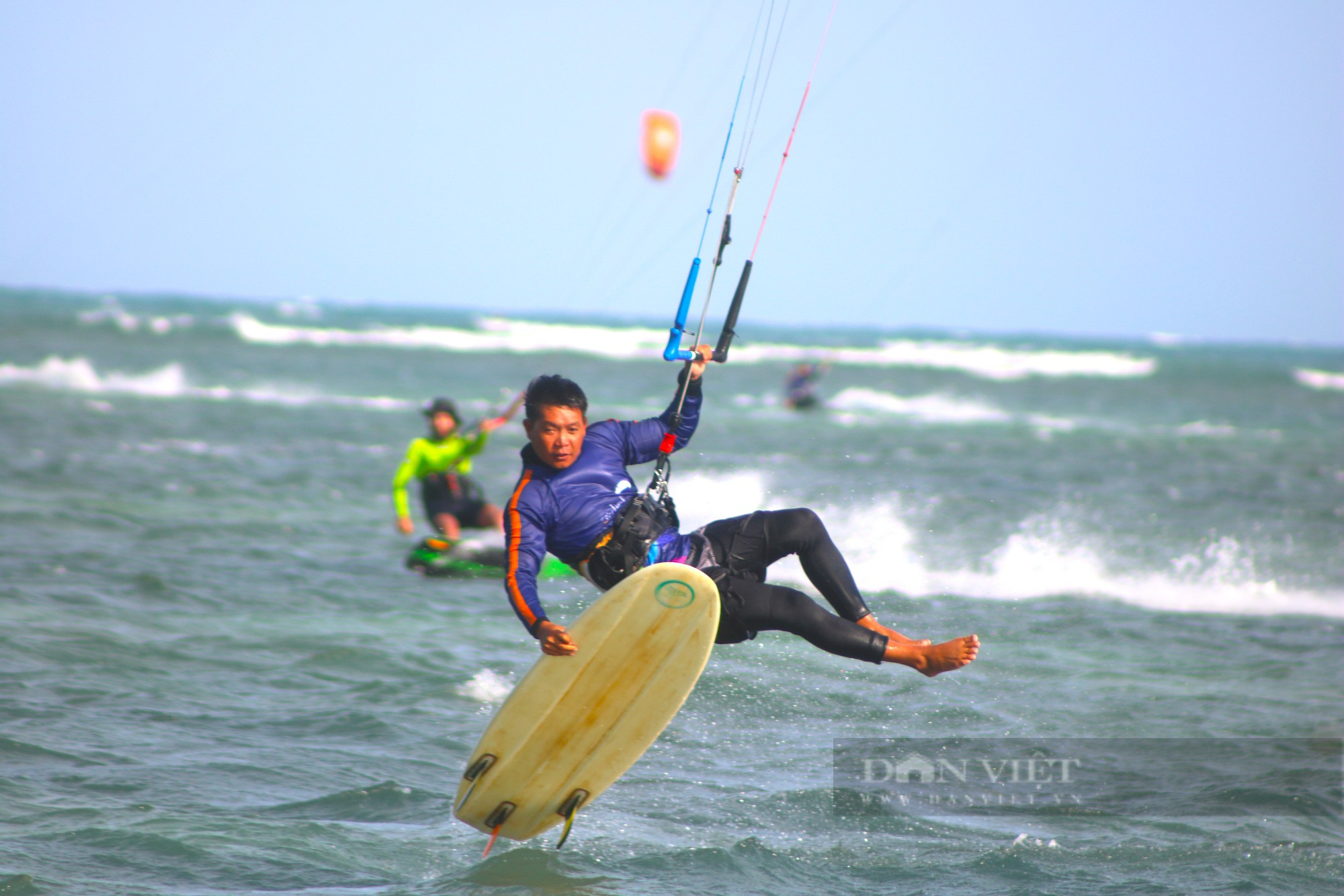 “Mãn nhãn” với bức tranh đầy màu sắc Festival lướt ván diều Quốc tế Sailing Bay Ninh Chử năm 2022 - Ảnh 4.
