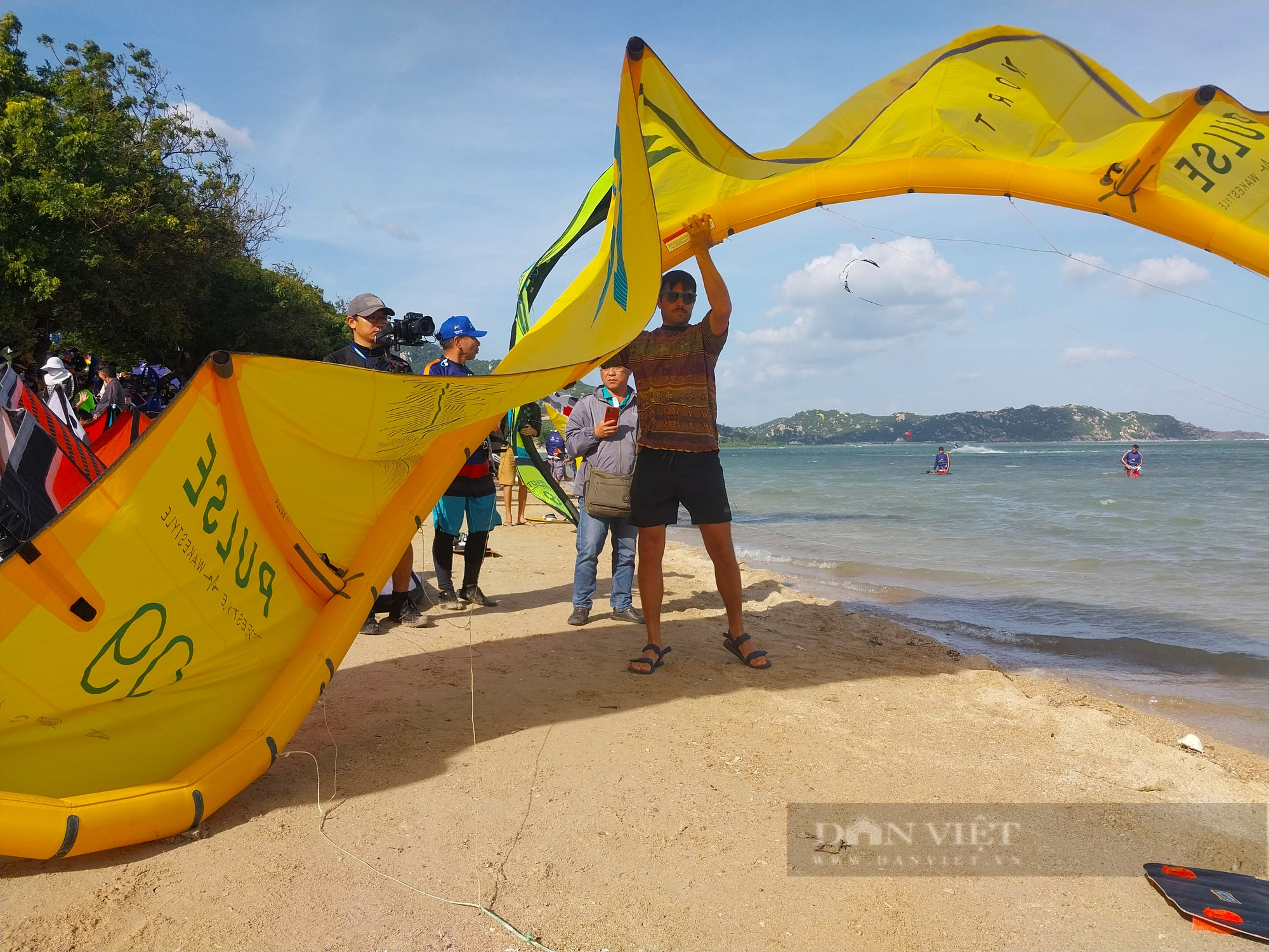 “Mãn nhãn” với bức tranh đầy màu sắc Festival lướt ván diều Quốc tế Sailing Bay Ninh Chử năm 2022 - Ảnh 7.