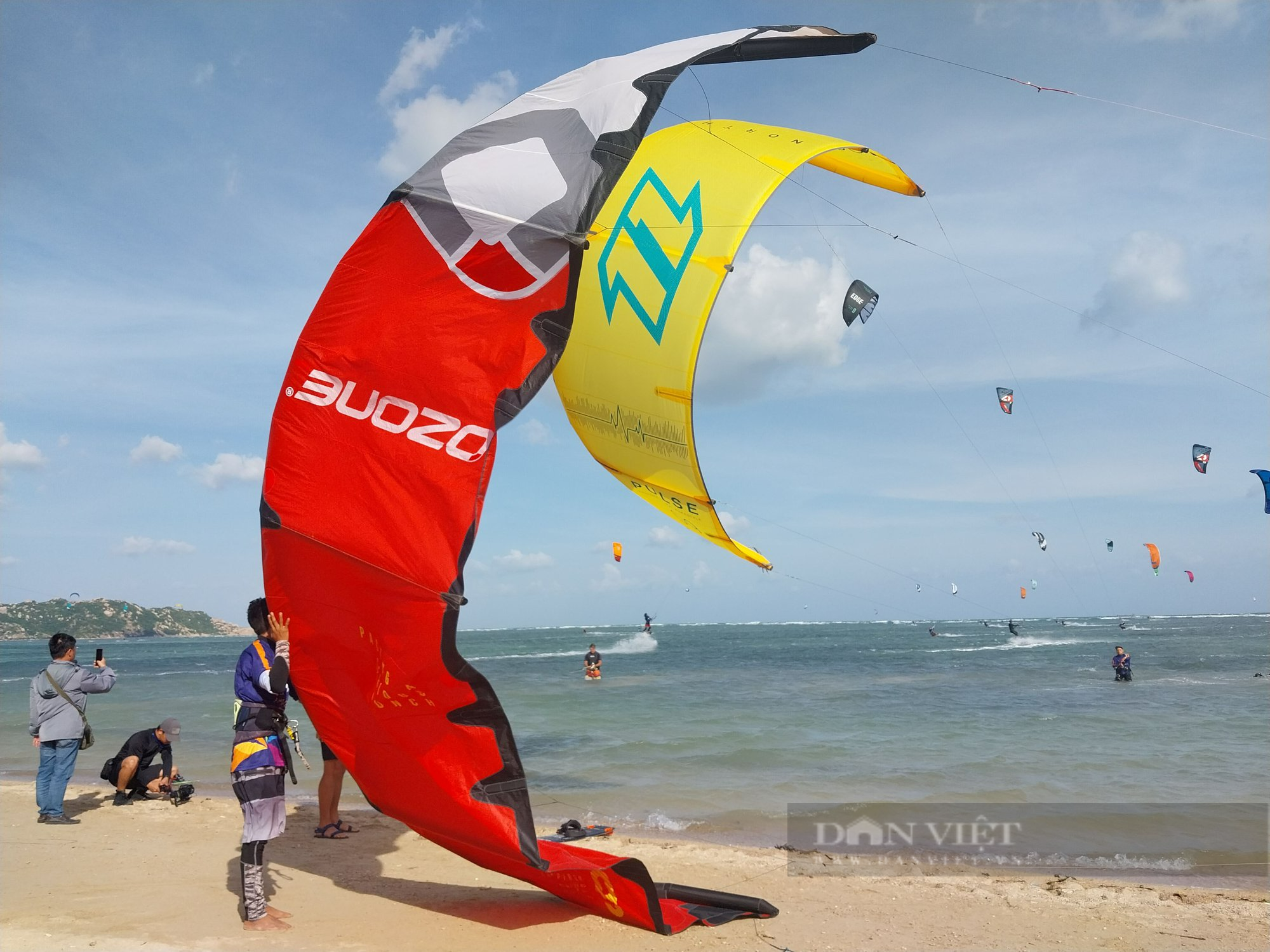 “Mãn nhãn” với bức tranh đầy màu sắc Festival lướt ván diều Quốc tế Sailing Bay Ninh Chử năm 2022 - Ảnh 8.