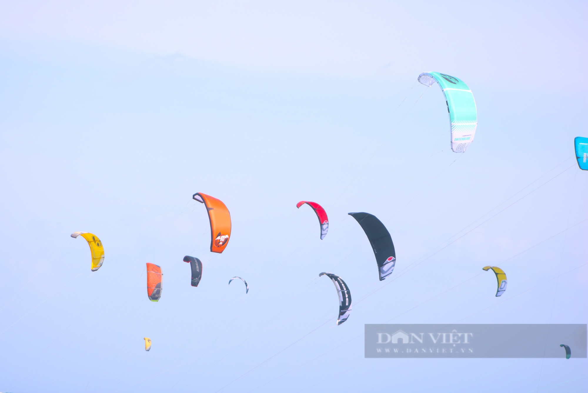 “Mãn nhãn” với bức tranh đầy màu sắc Festival lướt ván diều Quốc tế Sailing Bay Ninh Chử năm 2022 - Ảnh 12.