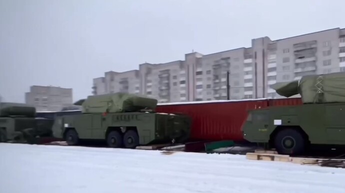 Nóng: Nga triển khai hệ thống tên lửa phòng không Tor-M2K tới Belarus - Ảnh 1.