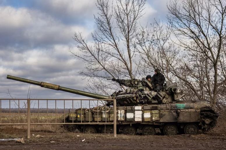 Đại tá Mỹ tiết lộ quân đội đang theo dõi bên ngoài Ukraine 'sẵn sàng nếu được huy động' - Ảnh 1.