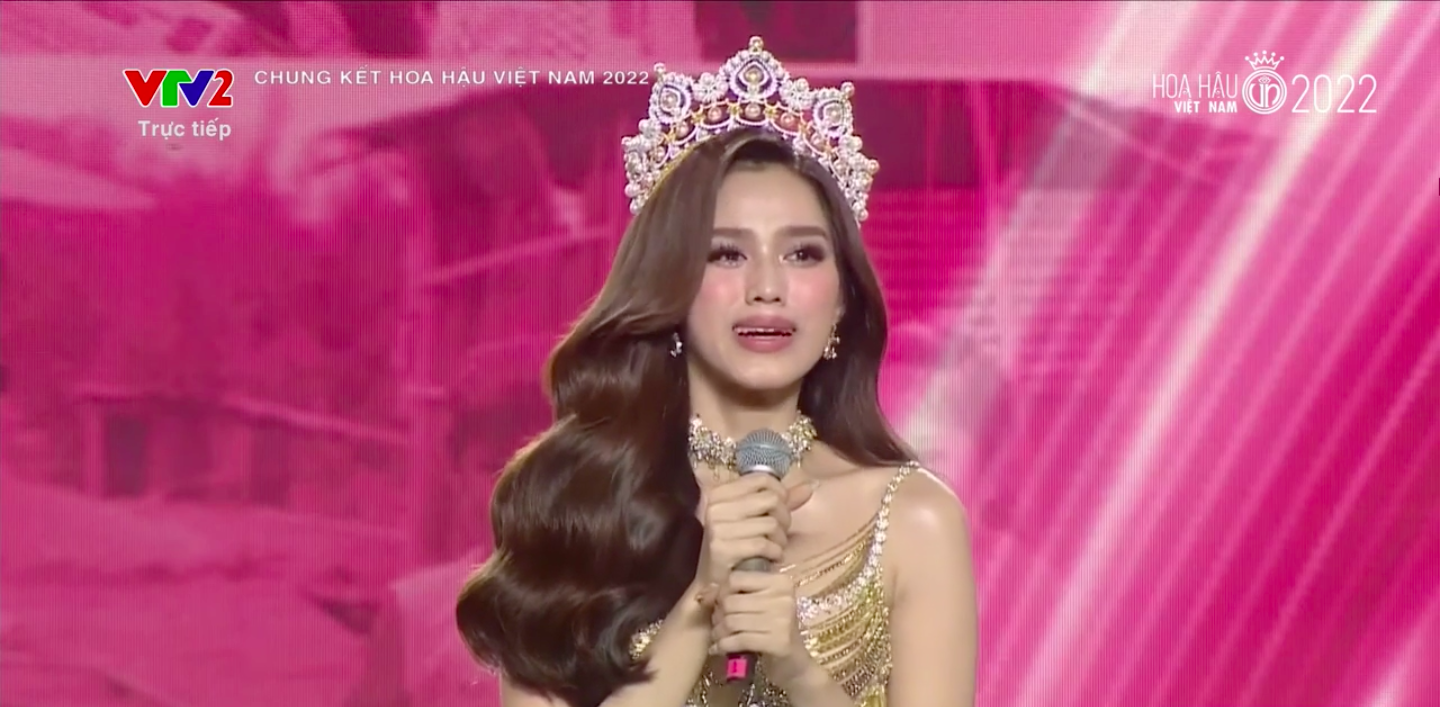 Hoa hậu Đỗ Thị Hà khóc nức nở: &quot;Tôi cảm ơn lời khen, chê, miệt thị&quot; - Ảnh 1.