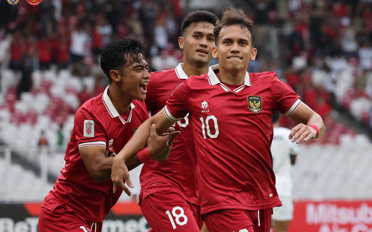 CĐV Campuchia: "Chúng ta nên học Indonesia, nhập tịch cầu thủ"