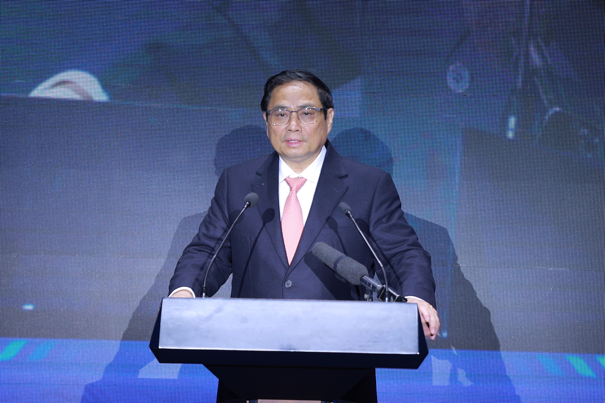 Thủ tướng: Mong Samsung sớm sản xuất chip tại Việt Nam vào tháng 7/2023 - Ảnh 2.