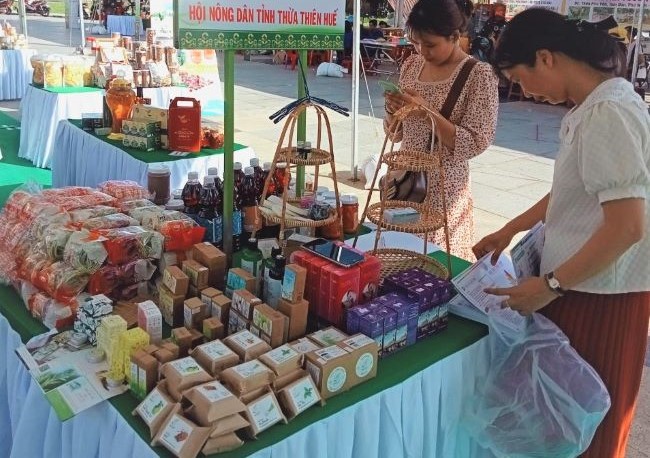 Hội Nông dân tỉnh TT-Huế tổ chức phiên chợ kết nối tiêu thụ nông sản cho nông dân  - Ảnh 2.