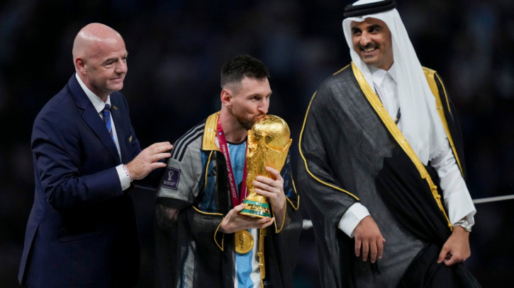 &quot;Áo nhà vua World Cup&quot; của Messi được hỏi mua với giá hàng triệu USD - Ảnh 1.