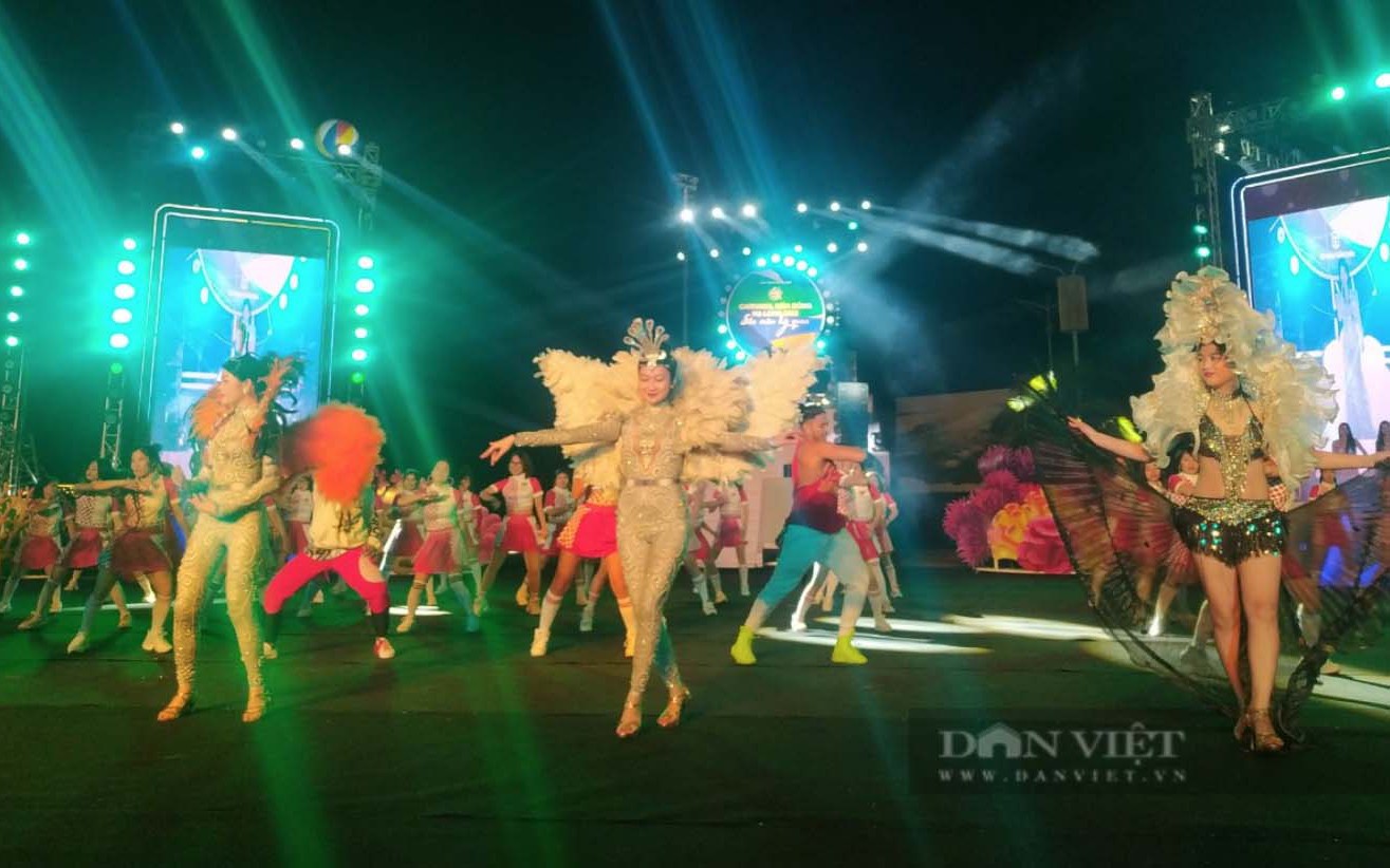 "Đã mắt" xem trình diễn dù lượn, thủy phi cơ tại Carnaval mùa đông Hạ Long