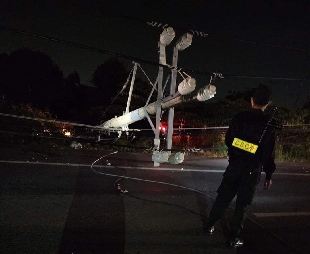 Phú Quốc: Ô tô 7 chỗ va chạm xe máy khiến 2 người thương vong, tông gãy 2 trụ điện - Ảnh 2.