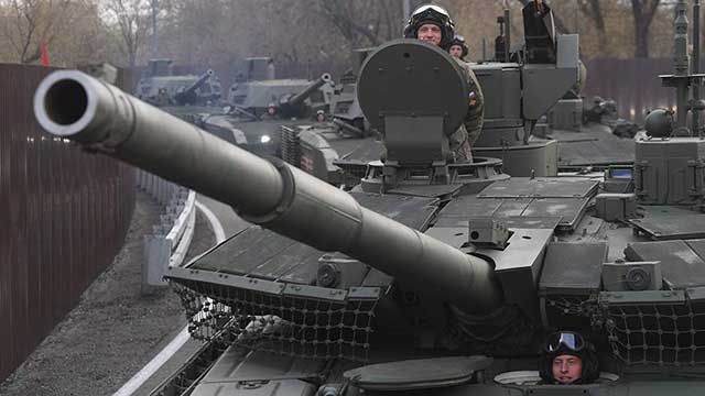 Ukraine lo sợ các lữ đoàn xe tăng tinh nhuệ hàng đầu của Nga đang chuẩn bị tấn công Kiev - Ảnh 1.