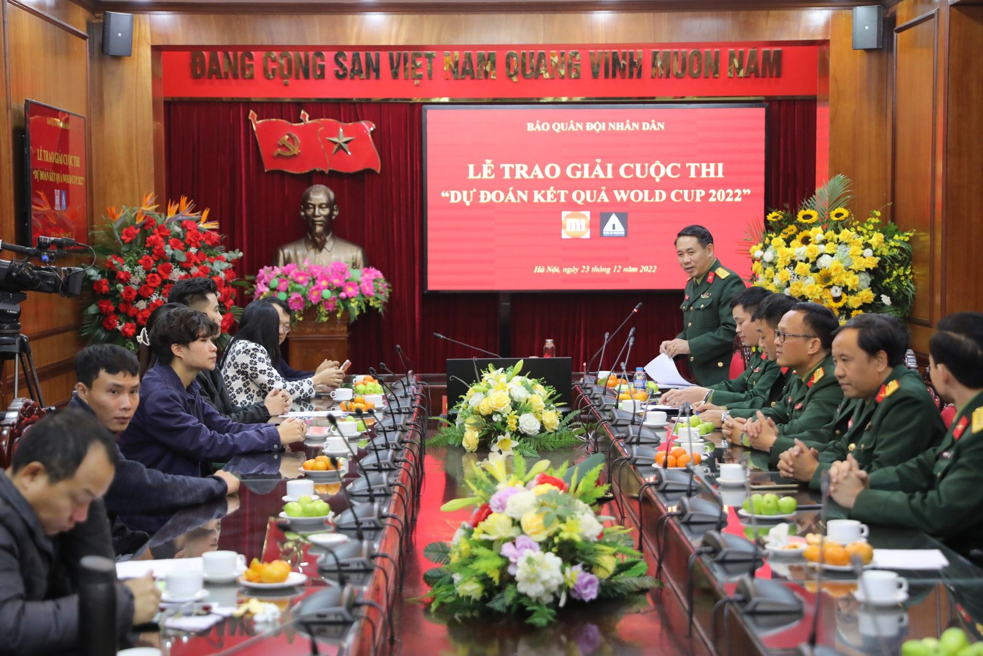 Báo QĐNQ trao thưởng cuộc thi “Dự đoán kết quả World Cup 2022” - Ảnh 1.