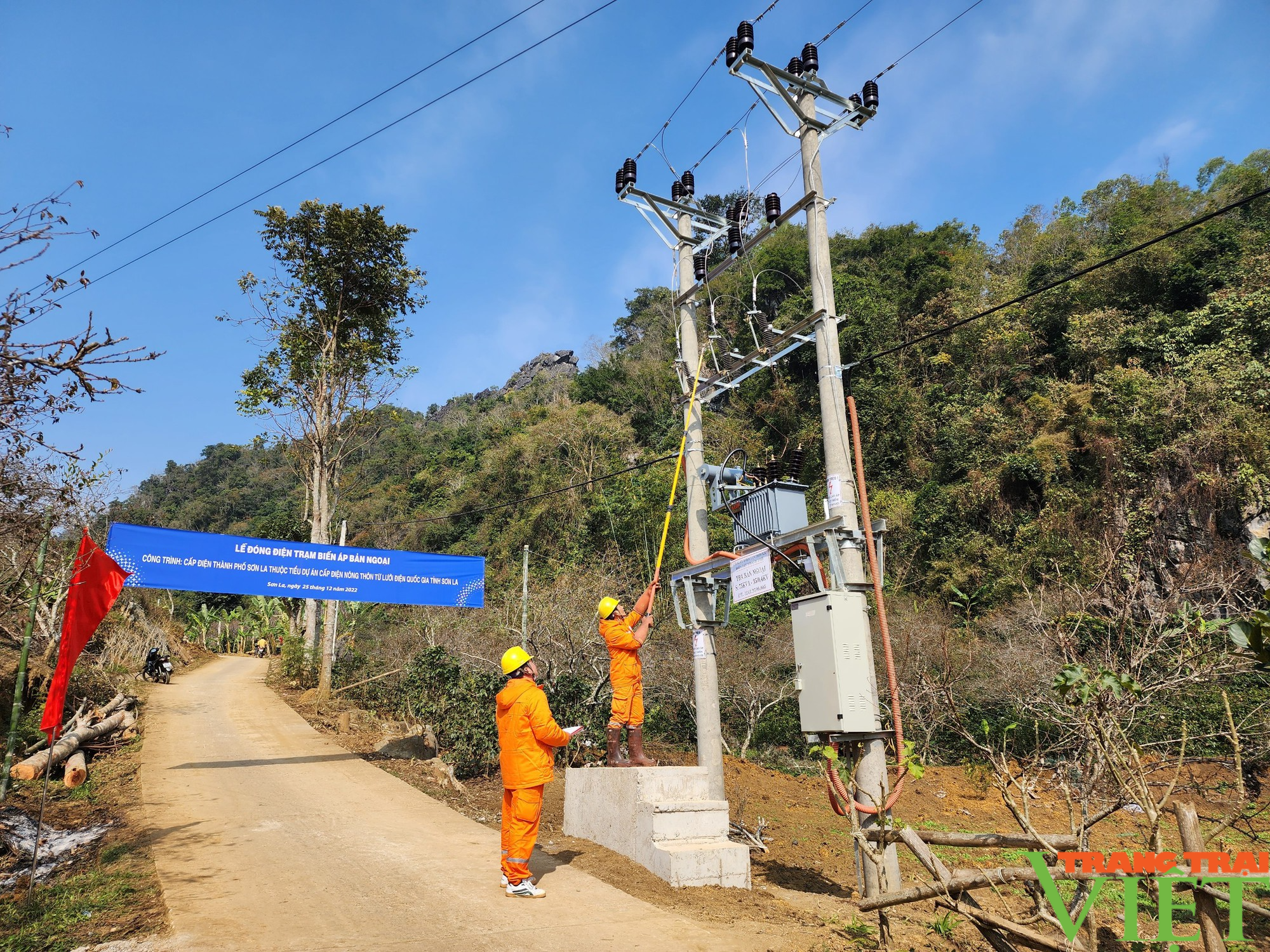 Sơn La: Đóng điện giúp 45 hộ dân sử dụng điện an toàn - Ảnh 1.