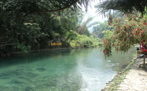 Một dòng suối nổi tiếng nhất Cao Bằng, cả nước biết tên, đó là suối nào?