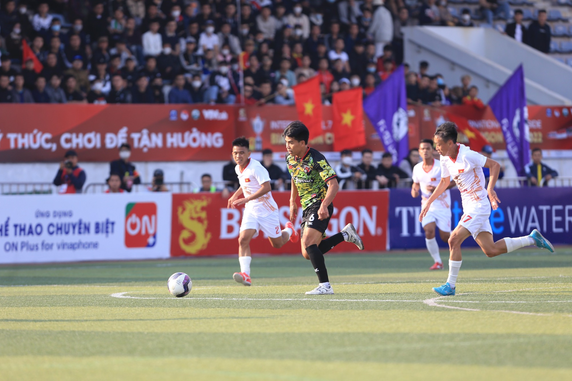 Nam &quot;nhóc&quot; tỏa sáng, Việt Nam vô địch Giải bóng đá 7 người Quốc tế Cúp Bia Saigon 2022 - Ảnh 1.