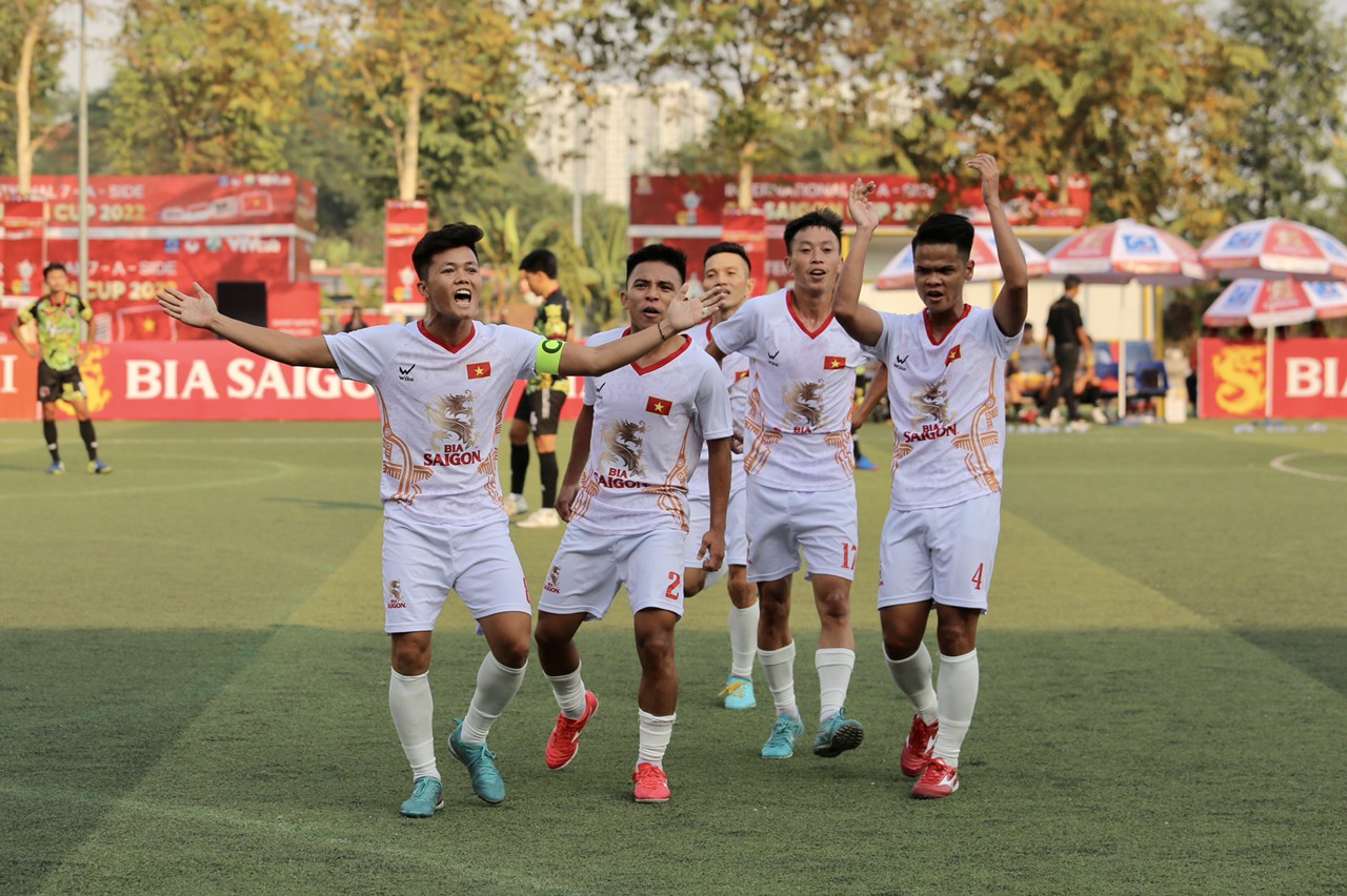 Nam &quot;nhóc&quot; tỏa sáng, Việt Nam vô địch Giải bóng đá 7 người Quốc tế Cúp Bia Saigon 2022 - Ảnh 3.