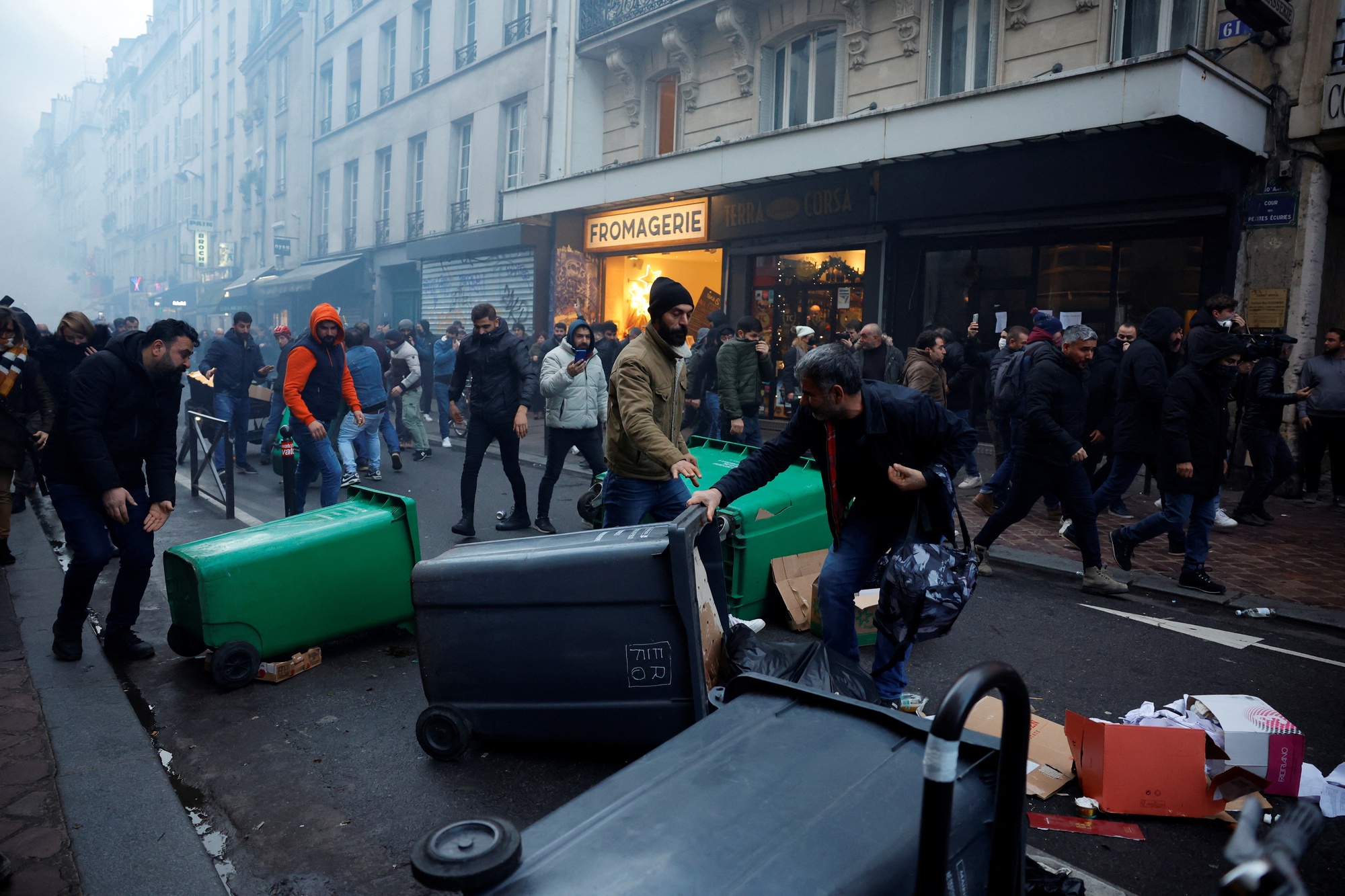 Bạo loạn ở Paris - Ảnh 1.