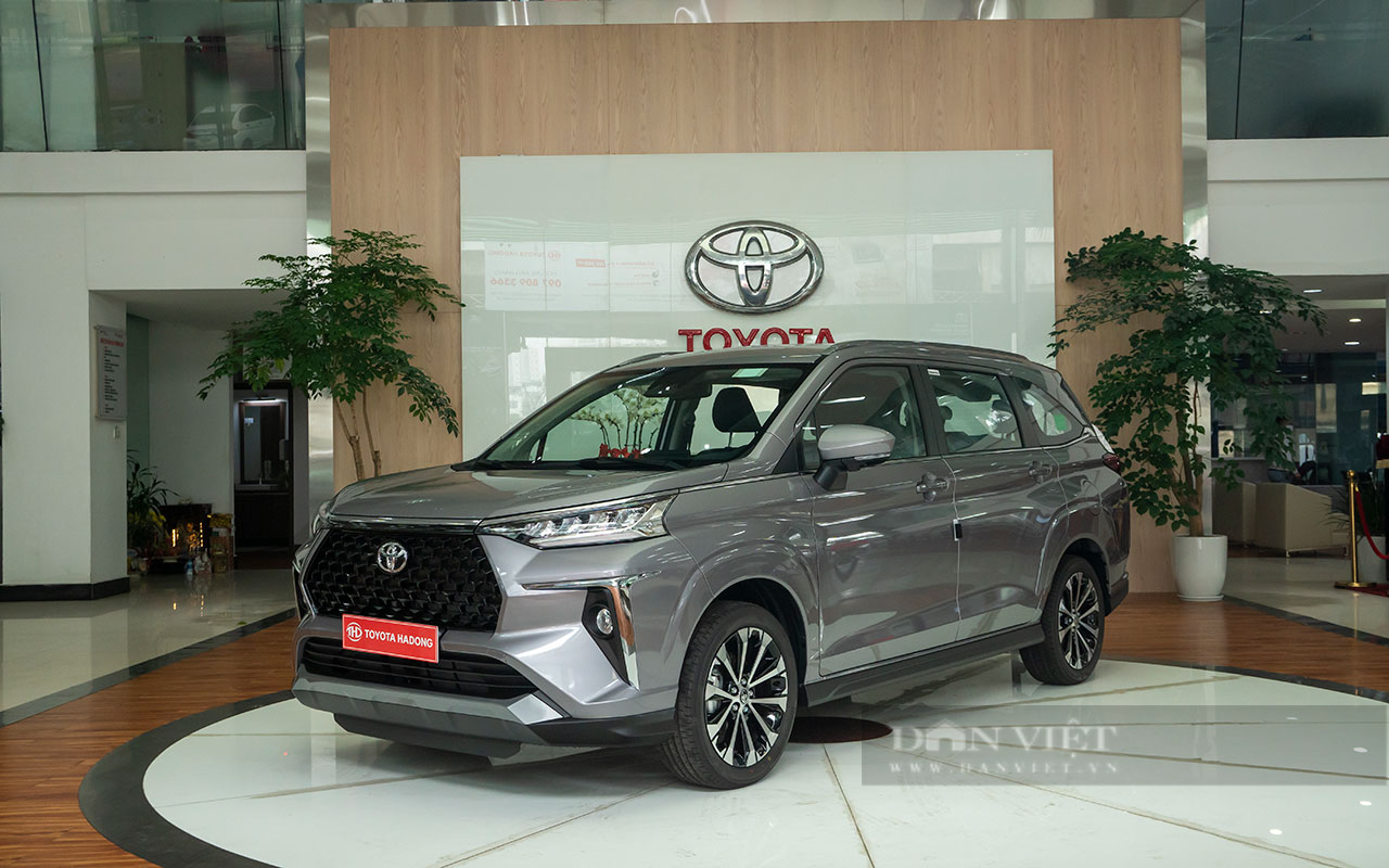 Toyota Veloz Cross giảm giá, tặng quà trước khi ra bản lắ ra chạy đua doanh số cuối năm với Mitsubishi Xpander - Ảnh 2.