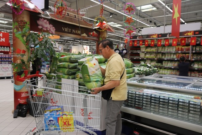 Giá gạo Việt tăng mạnh, dự báo lập kỷ lục xuất khẩu 4 tỷ USD - Ảnh 1.