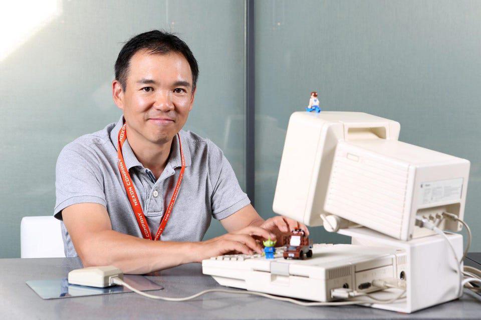 Ông trùm Kim Jung Ju có bằng tiến sĩ về kỹ thuật điện tử và khoa học máy tính. Ảnh: @AFP.
