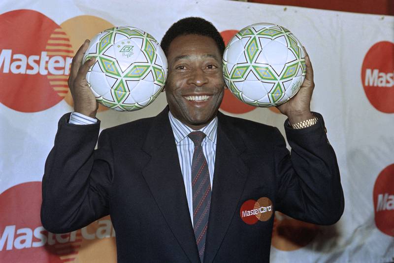 Sự nghiệp lẫy lừng của &quot;Vua bóng đá&quot; Pele qua ảnh - Ảnh 20.