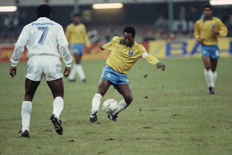 Sự nghiệp lẫy lừng của "Vua bóng đá" Pele qua ảnh - Ảnh 21.
