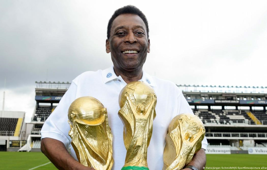Sự nghiệp lẫy lừng của &quot;Vua bóng đá&quot; Pele qua ảnh - Ảnh 22.