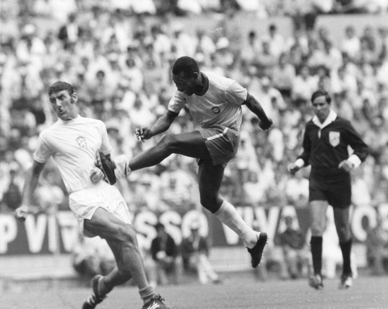 Sự nghiệp lẫy lừng của "Vua bóng đá" Pele qua ảnh - Ảnh 9.
