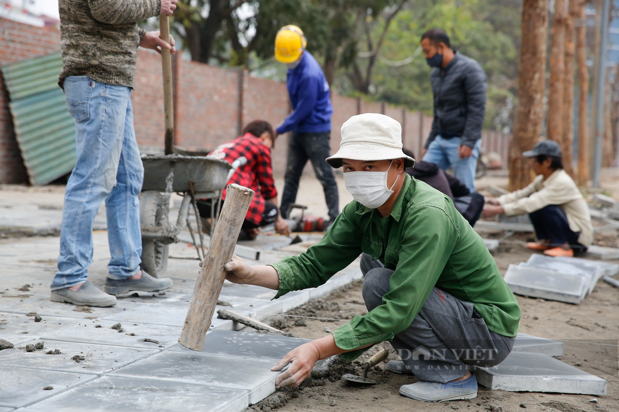 Hàng loạt tuyến phố tại Hà Nội lát gạch bê tông giả đá trên vỉa hè - Ảnh 10.