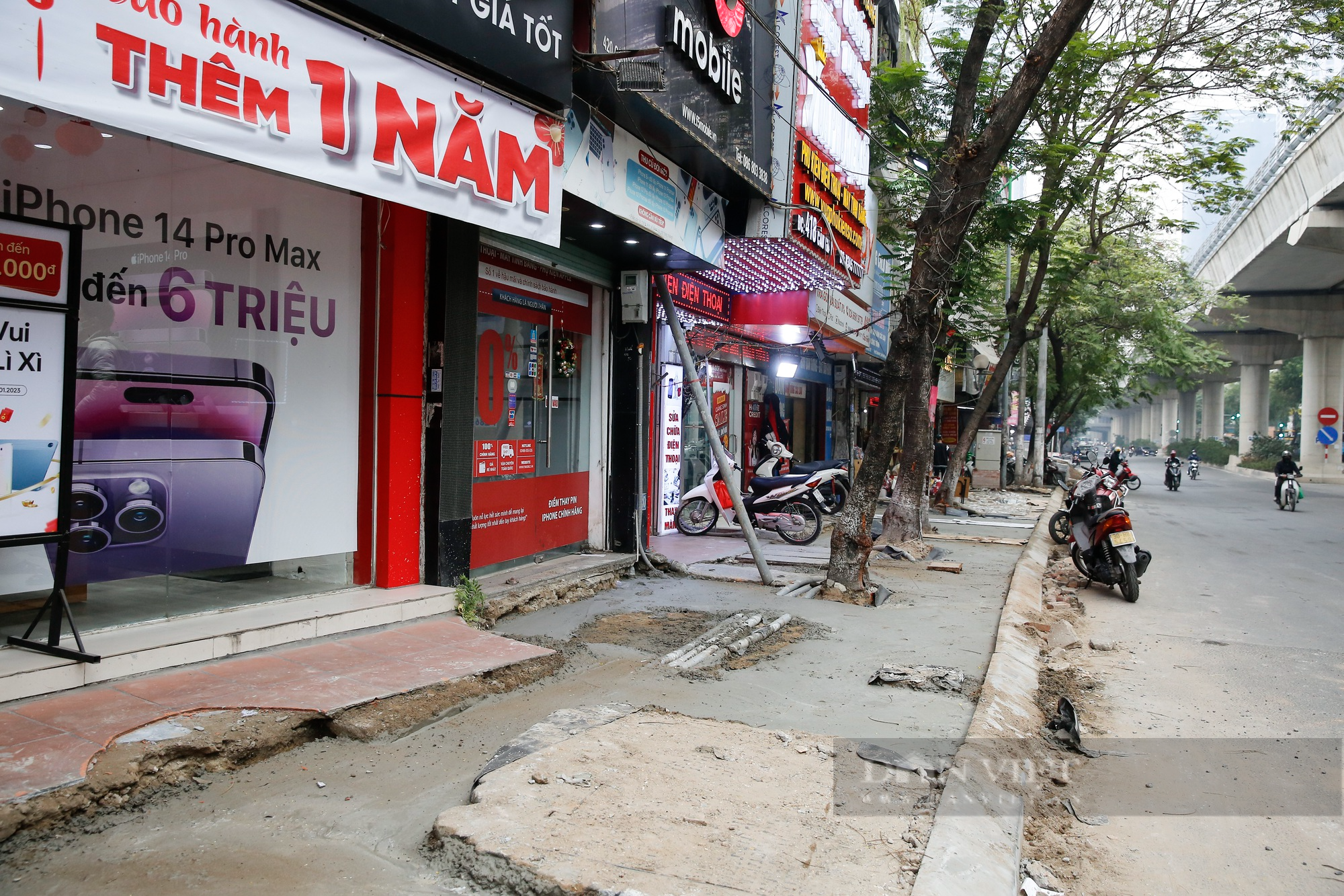 Hàng loạt tuyến phố tại Hà Nội lát gạch bê tông giả đá trên vỉa hè - Ảnh 12.