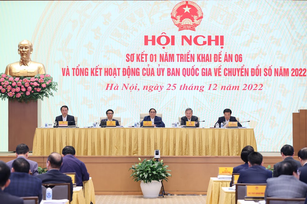 Năm 2023: Dứt khoát phải xây dựng Trung tâm Dữ liệu quốc gia; phủ sóng viễn thông 100% thôn bản - Ảnh 2.