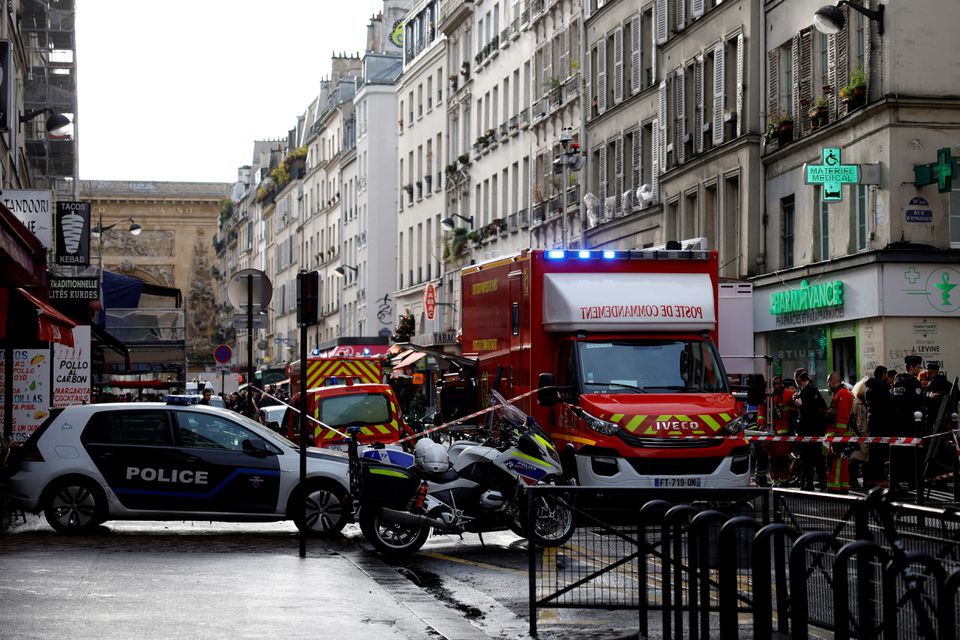 Tiết lộ bất ngờ về nghi phạm xả súng ở Paris - Ảnh 1.