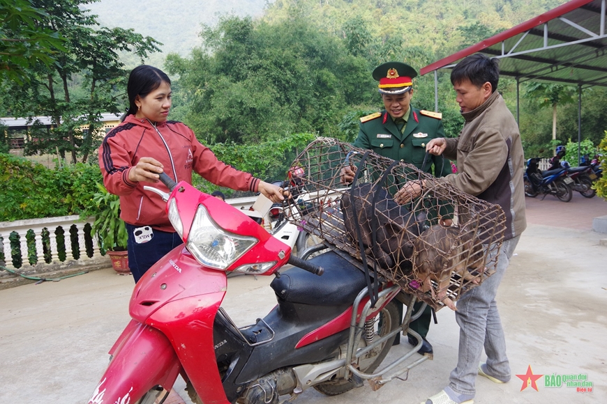 Gắn bó với đồng bào biên giới từ những ngày &quot;khai sơn phá thạch&quot; - Ảnh 3.