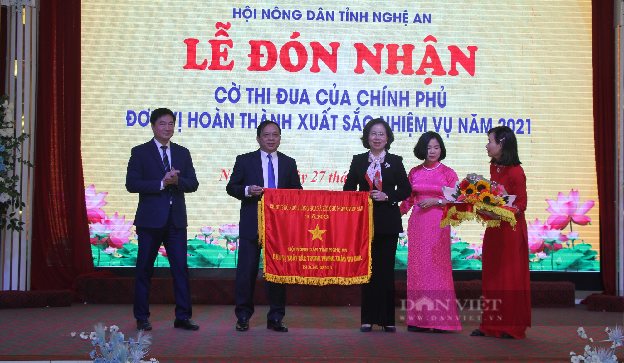 Hội Nông dân tỉnh Nghệ An vinh dự đón nhận cờ thi đua của Thủ tướng Chính phủ - Ảnh 6.
