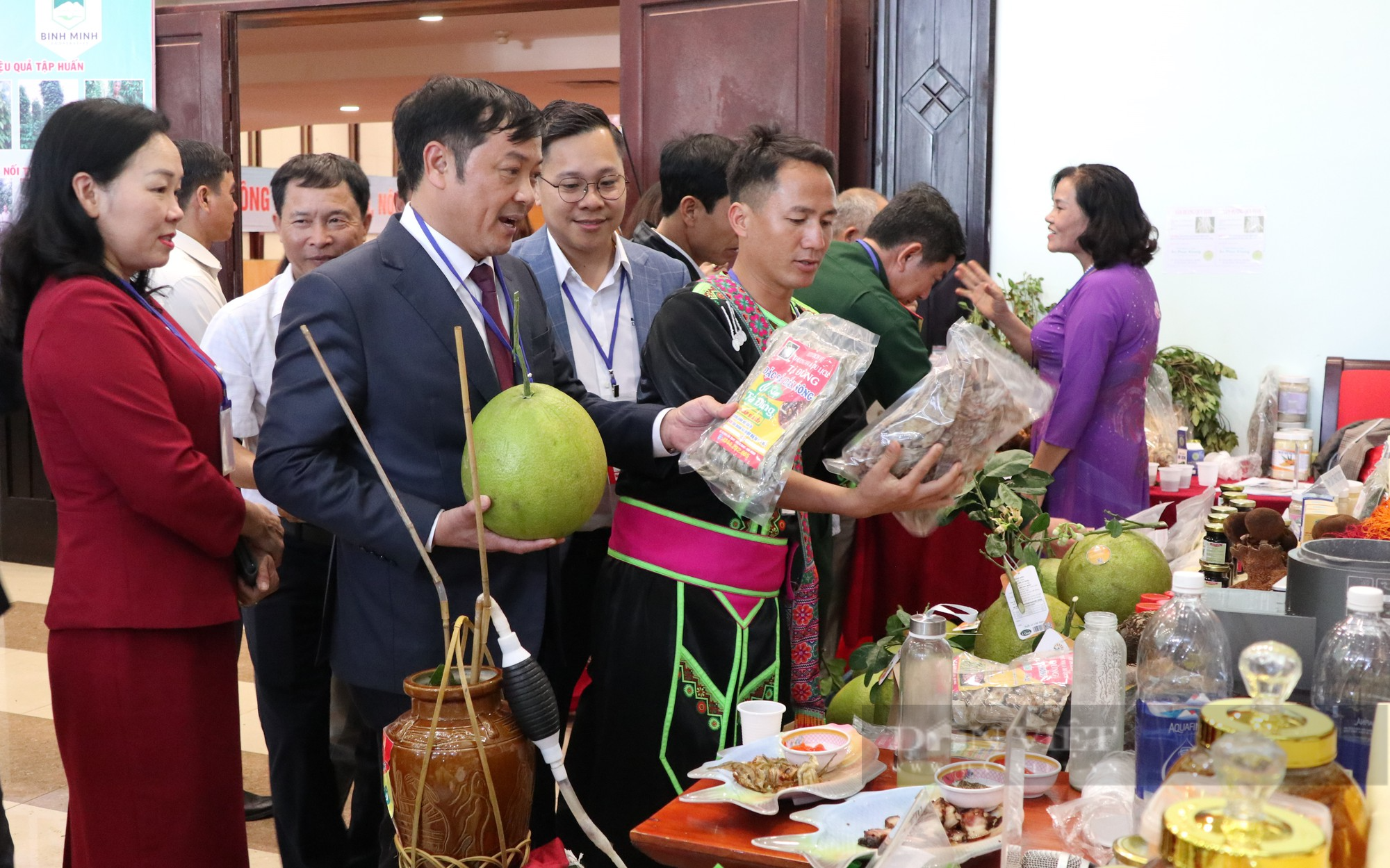 Chủ tịch tỉnh Đắk Nông đối thoại với nông dân: Tín dụng và thương hiệu nông sản được quan tâm - Ảnh 7.