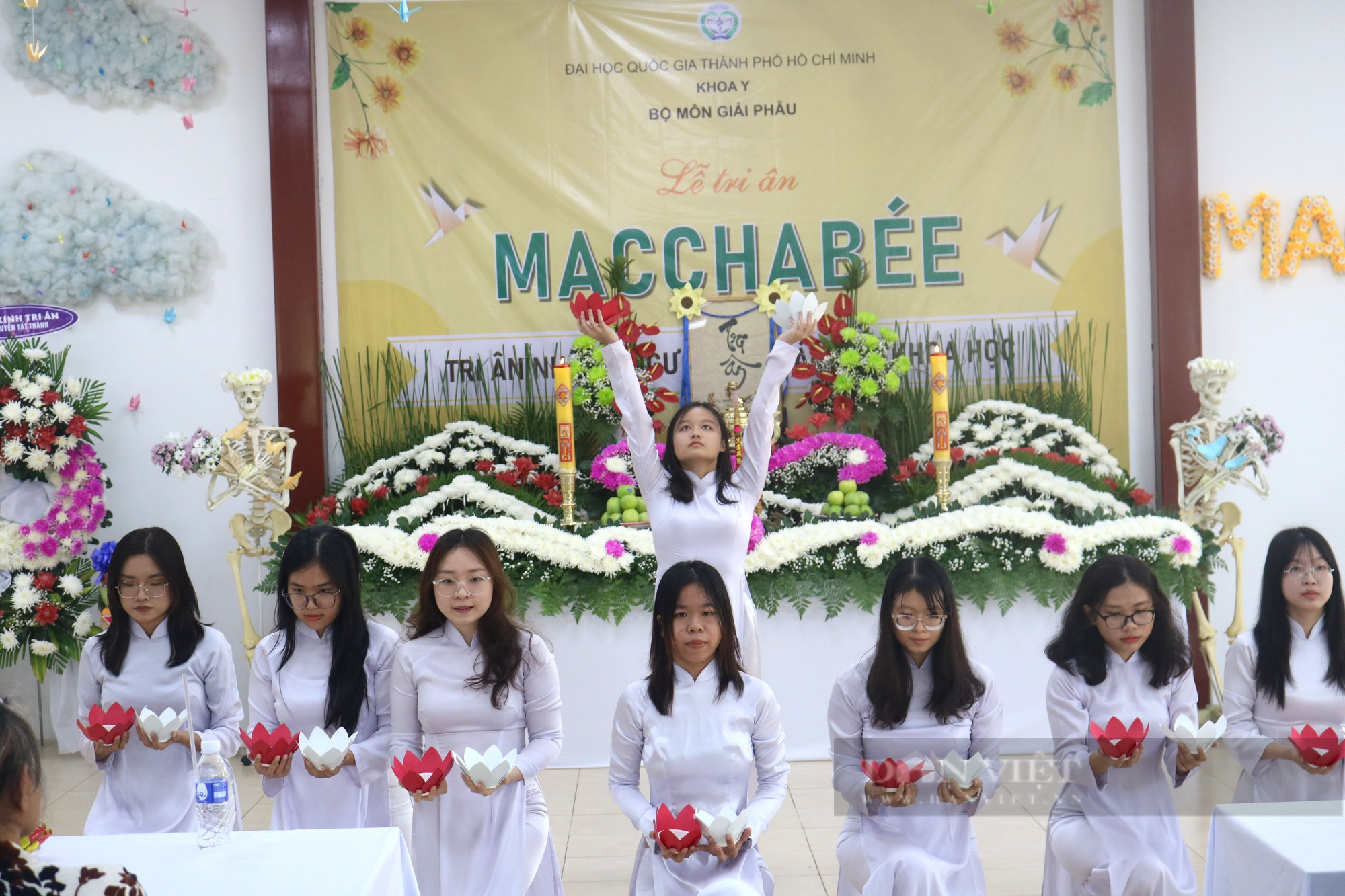Thiêng liêng ngày lễ Macchabée: Sinh viên nghiêng mình tri ân người hiến xác cho Y học - Ảnh 4.