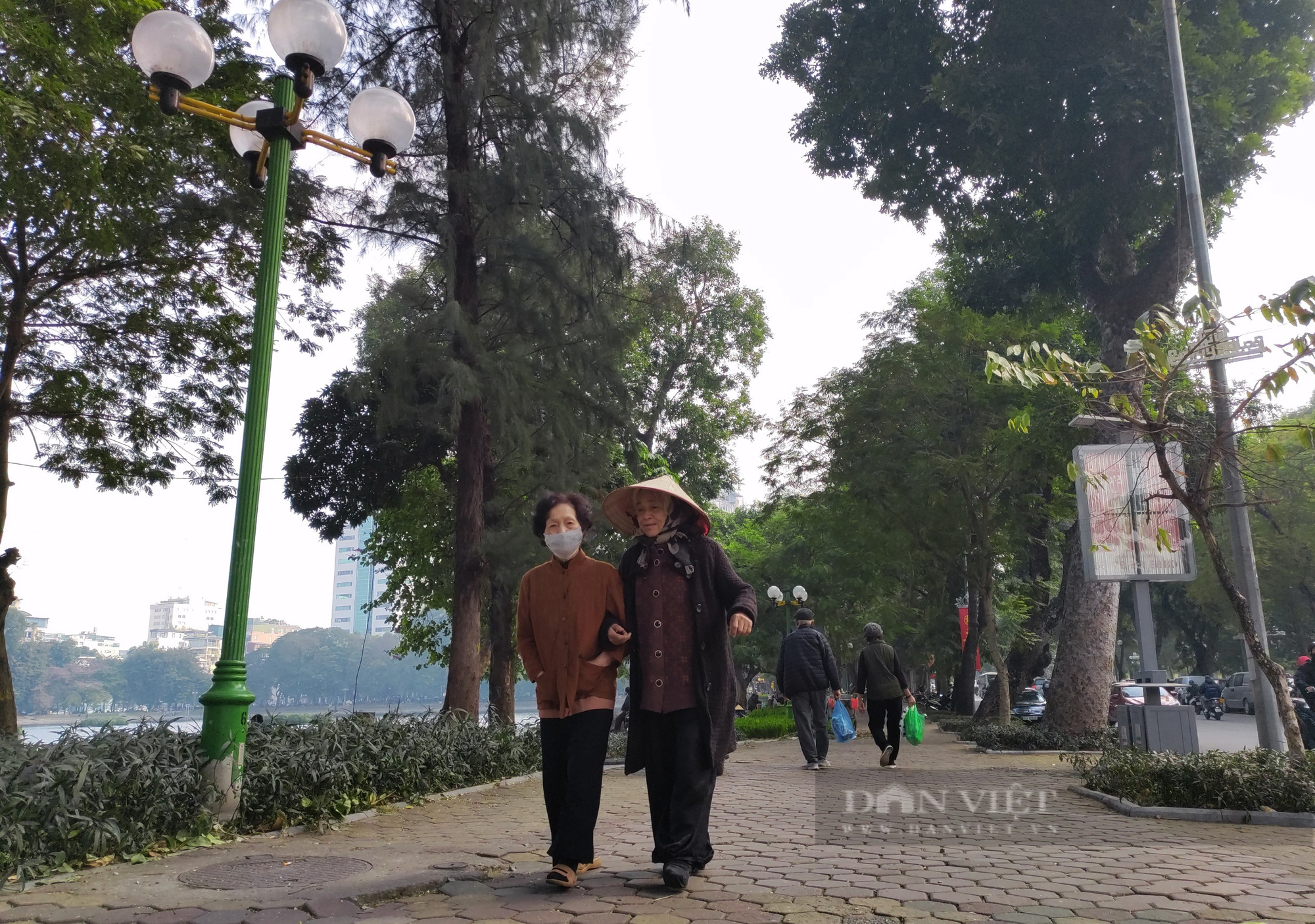 Hà Nội: Gấp rút hoàn thiện không gian đi bộ quanh hồ Thiền Quang - Ảnh 8.