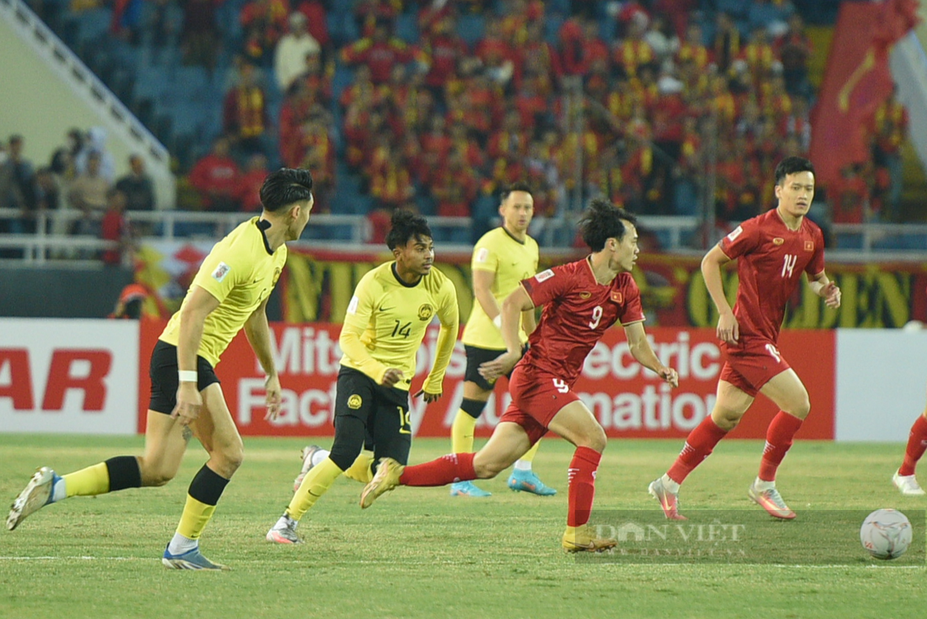 Đội tuyển Việt Nam thắng đậm Malaysia trong trận cầu hai thẻ đỏ, 1 penalty - Ảnh 2.