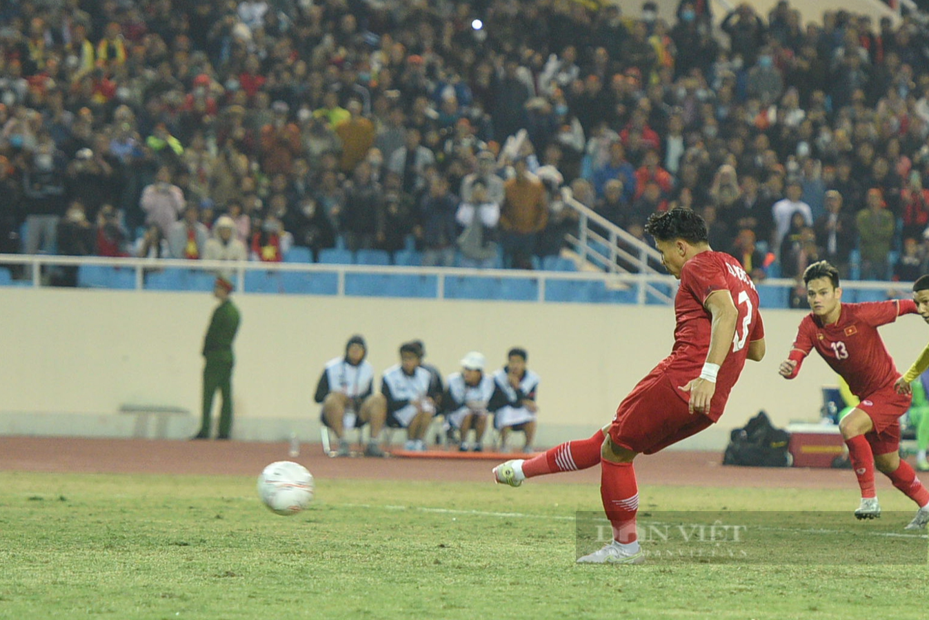 Đội tuyển Việt Nam thắng đậm Malaysia trong trận cầu hai thẻ đỏ, 1 penalty - Ảnh 9.