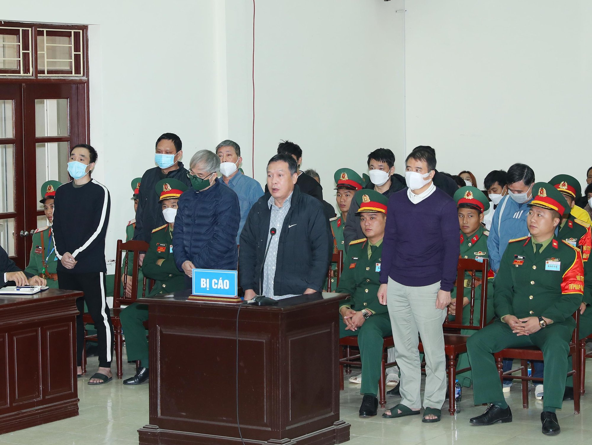 Vụ buôn lậu xăng dầu: Cựu đại tá Nguyễn Thế Anh không kêu oan tội nhận hối lộ nữa - Ảnh 2.