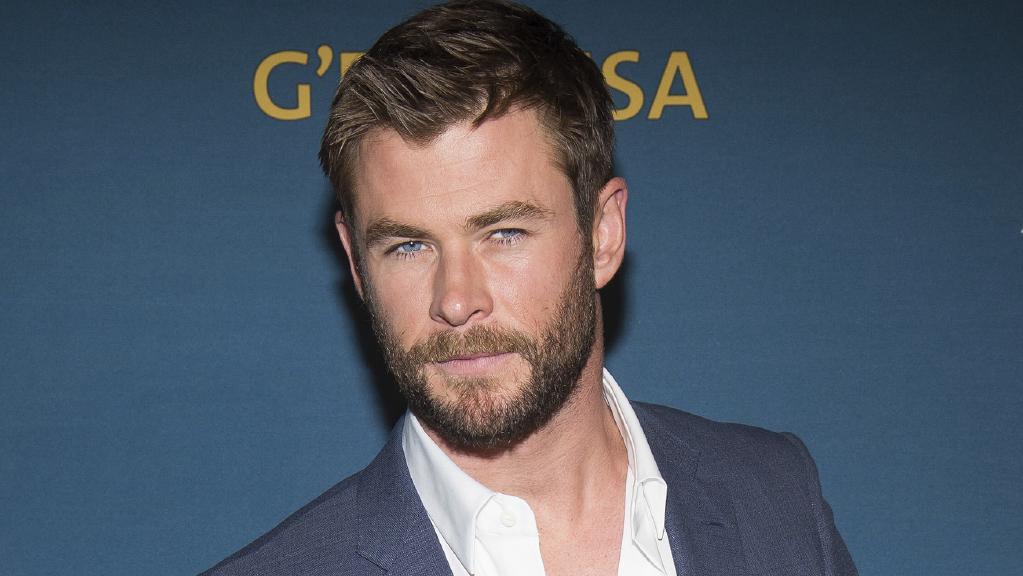 Top 10 nam diễn viên Hollywood được yêu thích nhất năm 2022: Chris Hemsworth chỉ đứng thứ 8 - Ảnh 3.