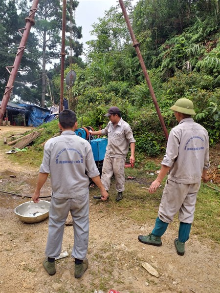 Vùng này ở Cao Bằng, dưới đất là thiếc, bạc, vàng, nổi lên các hòn đá cuội to tướng - Ảnh 4.